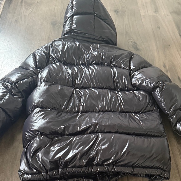 Men’s aritzia super puff high gloss - Picture 5 of 5